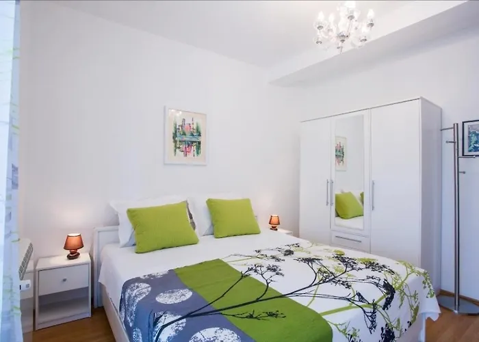 Karlo In Stinjan Apartmán *