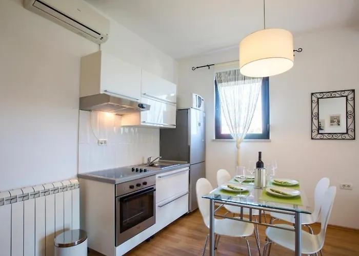 Karlo In Stinjan Apartment *